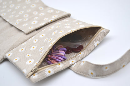 Etui na druty wymienione i na żyłce z białymi kwiatkami
