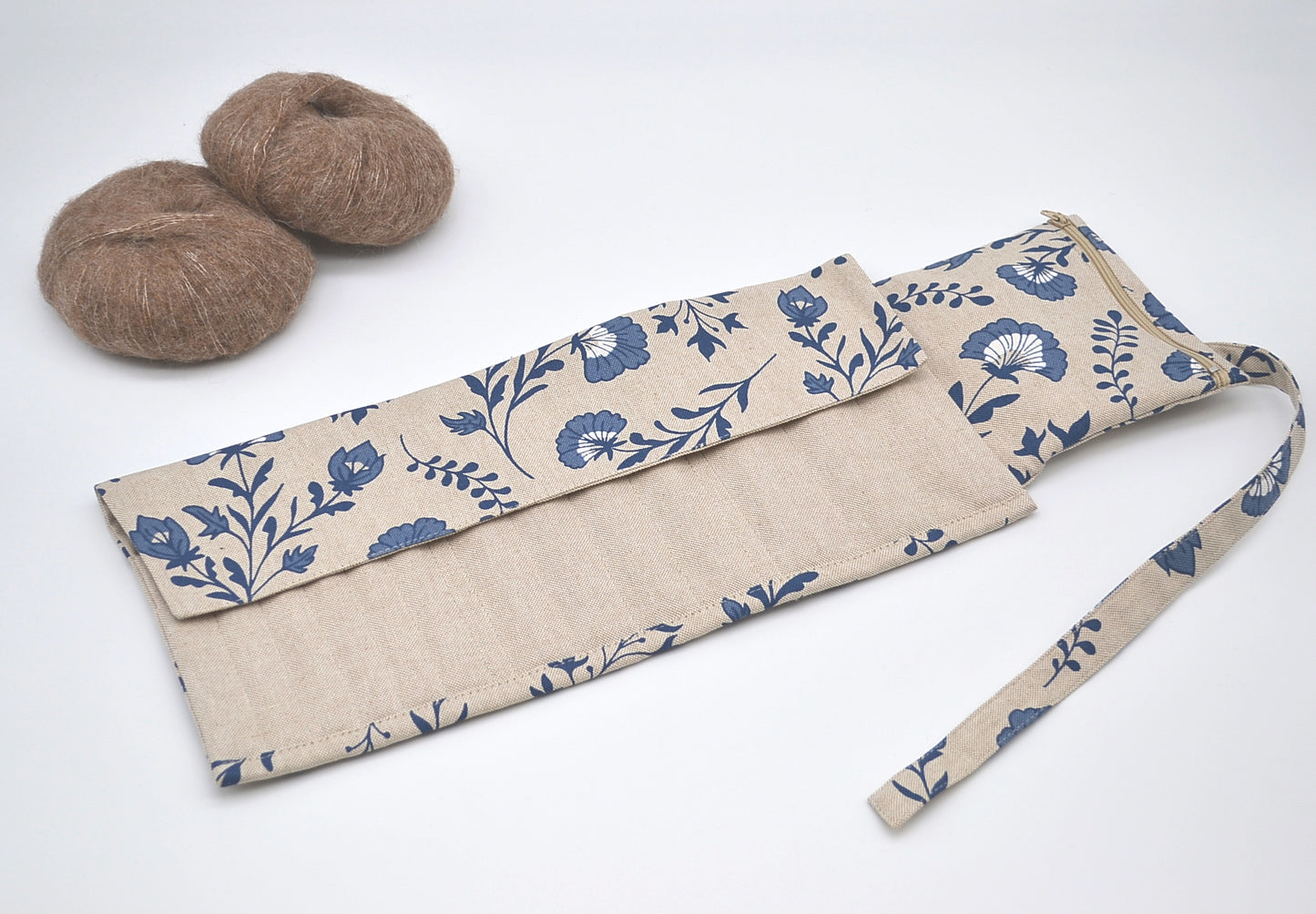 Etui na druty wymienione i na żyłce Niebieskie kwiaty