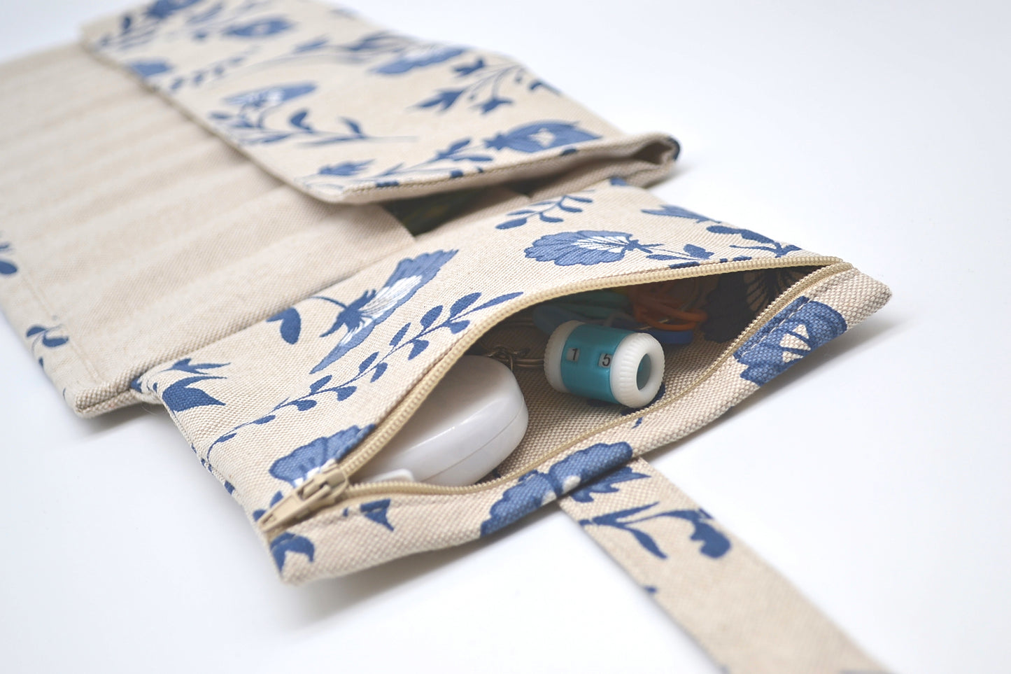 Etui na druty wymienione i na żyłce Niebieskie kwiaty