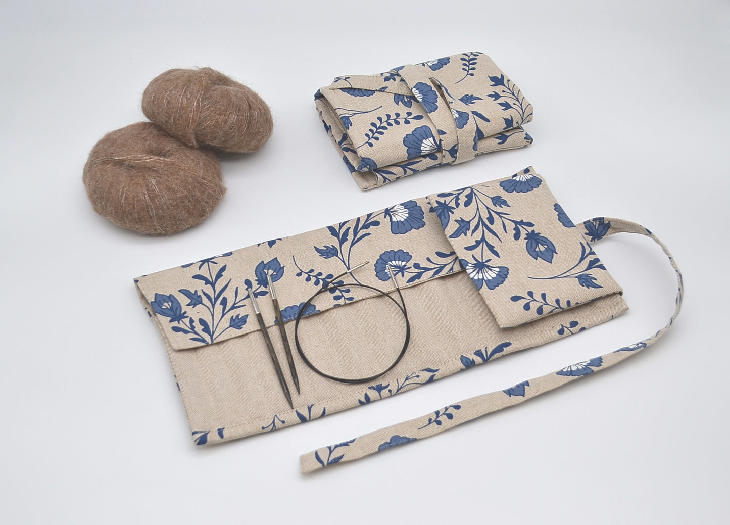 Etui na druty wymienione i na żyłce Niebieskie kwiaty