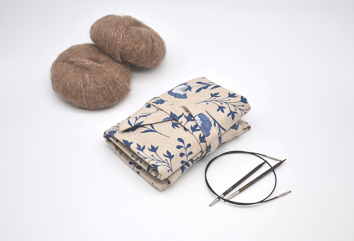 Etui na druty wymienione i na żyłce Niebieskie kwiaty