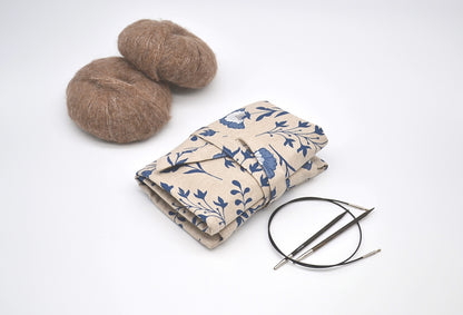 Etui na druty wymienione i na żyłce Niebieskie kwiaty