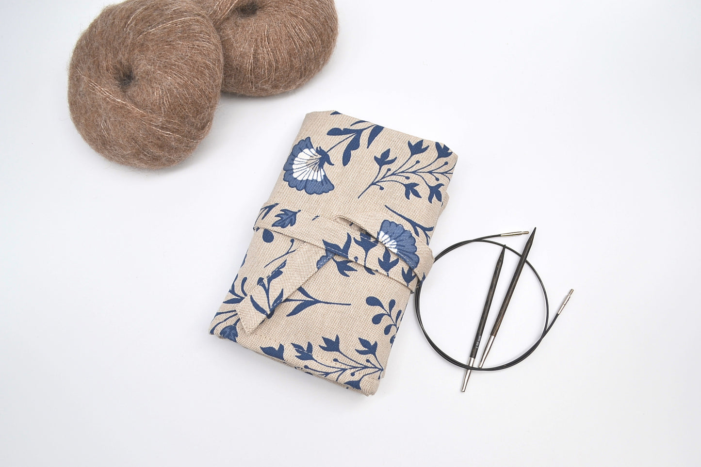 Etui na druty wymienione i na żyłce Niebieskie kwiaty