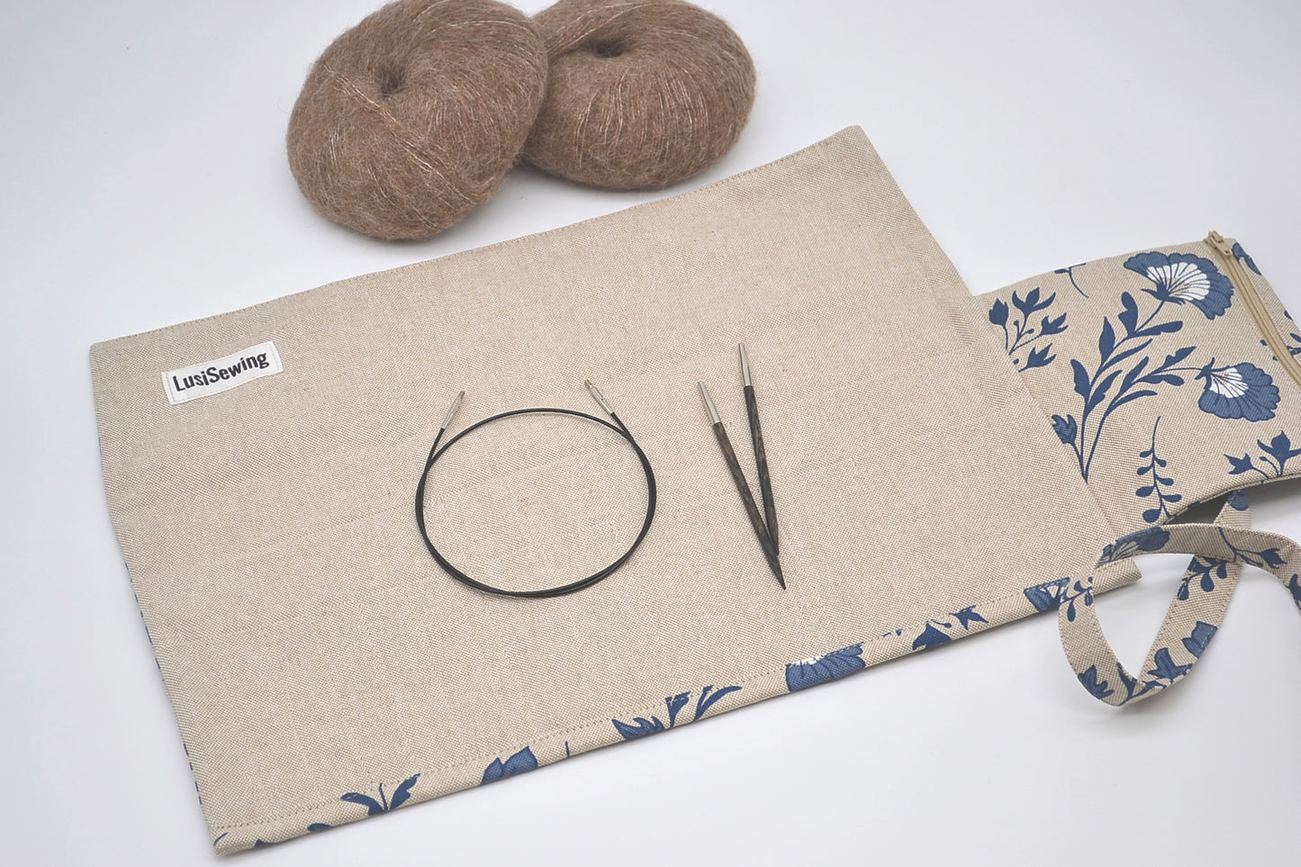 Etui na druty wymienione i na żyłce Niebieskie kwiaty