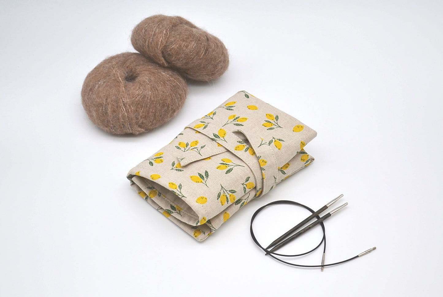 Etui na druty wymienione i na żyłce z cytrynkami