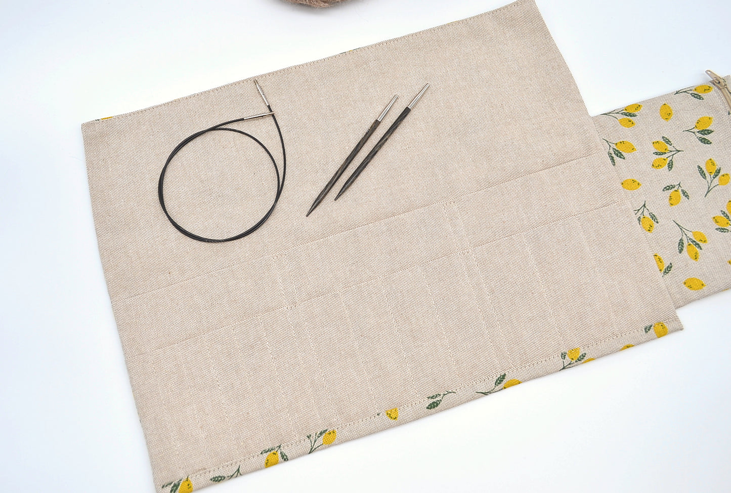 Etui na druty wymienione i na żyłce z cytrynkami